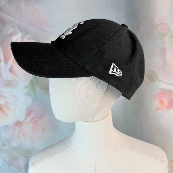New Era Chicago White Sox 9Forty B & W Baseball Cap Genuine Merchandise - Picture 3 of 5